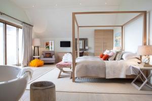 Il design della camera da letto in stile scandinavo è elegante e semplice allo stesso tempo...